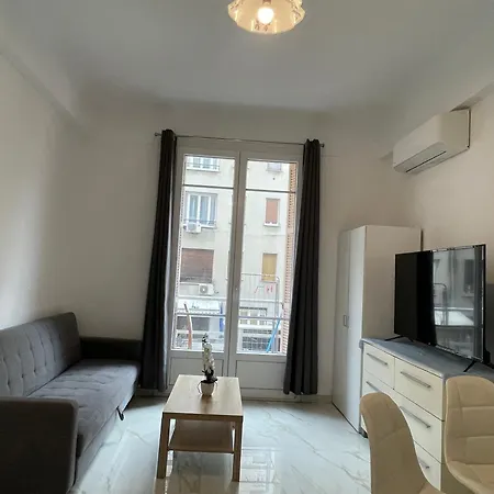 Studio, Centre Ville, Bord De Mer, Appartement *