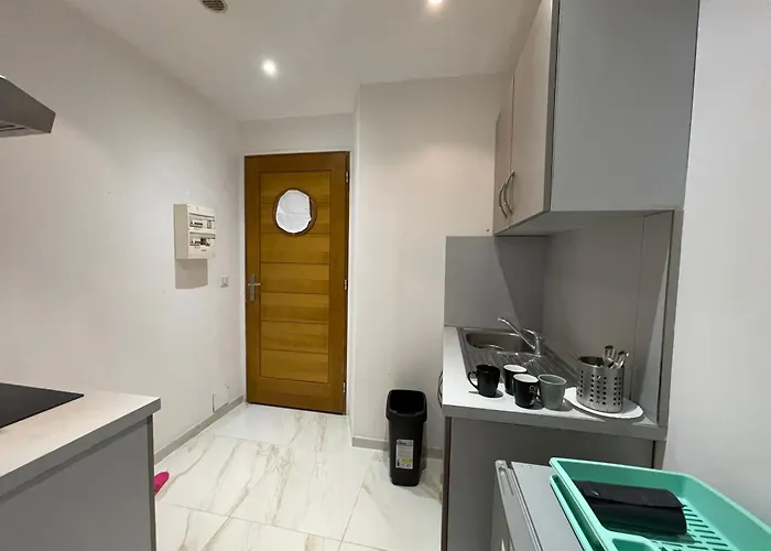 Appartement Studio, Centre Ville, Bord De Mer, *